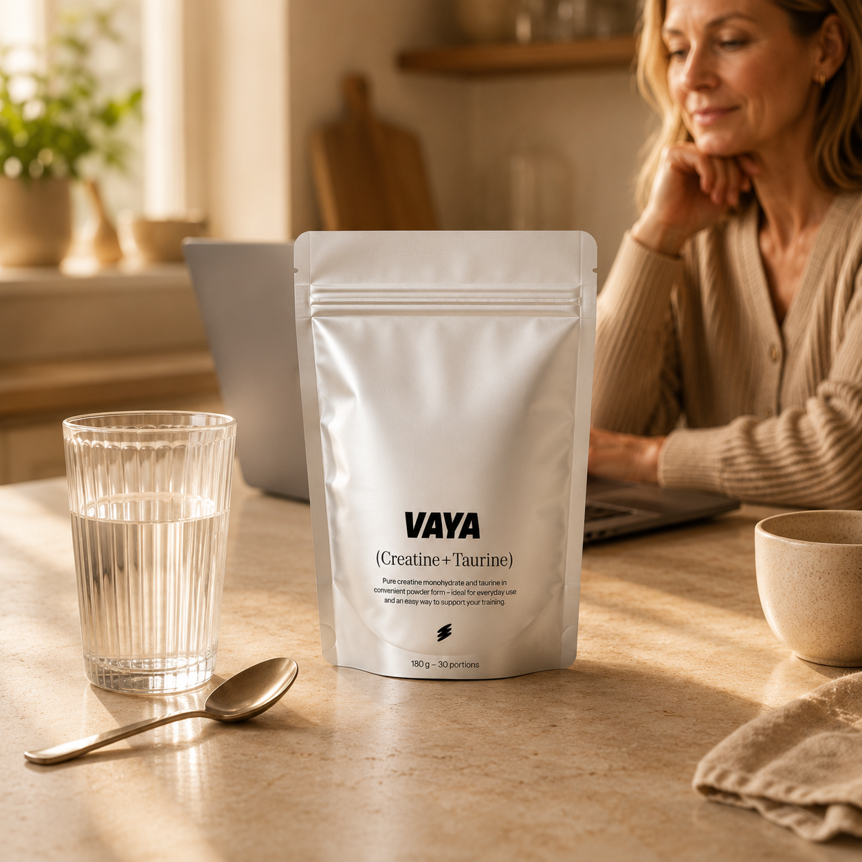 Vaya Creatine+Taurine 1x - warm kitchen morning lifestyle